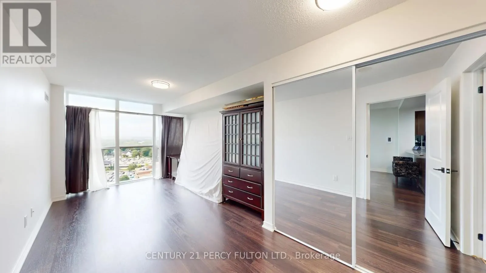 1612 - 9 GEORGE STREET N