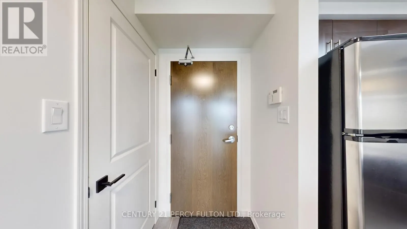 1612 - 9 GEORGE STREET N