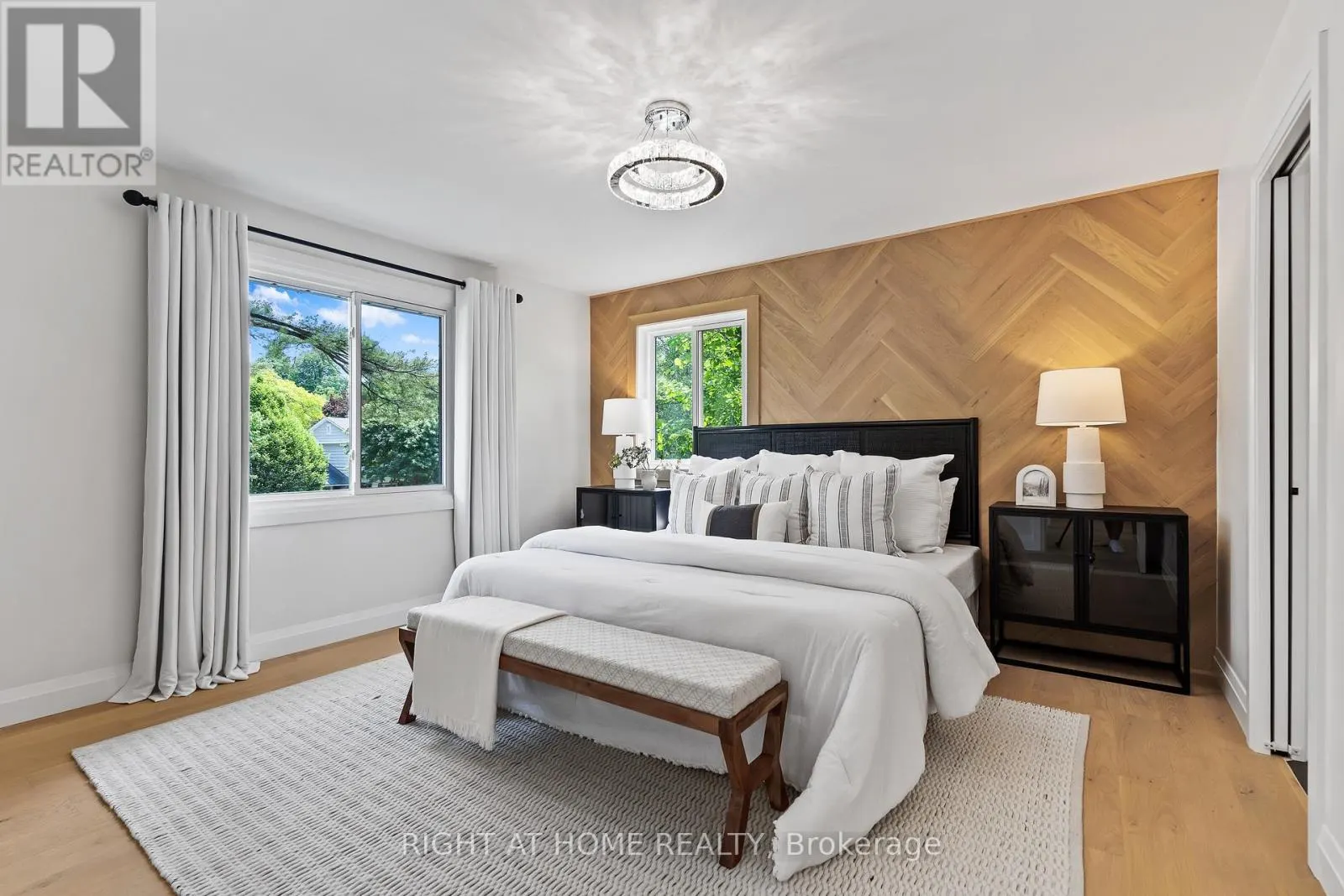 250 LINWOOD CRESCENT