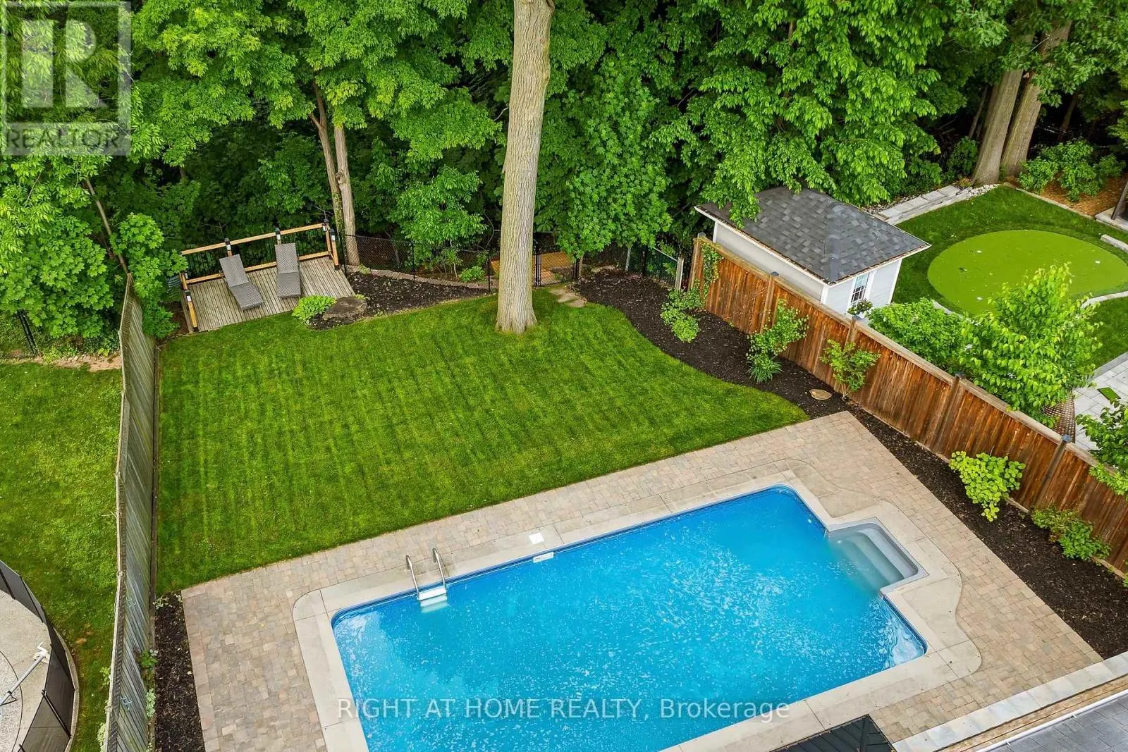 250 LINWOOD CRESCENT