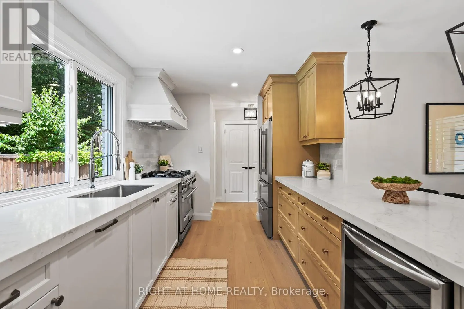 250 LINWOOD CRESCENT