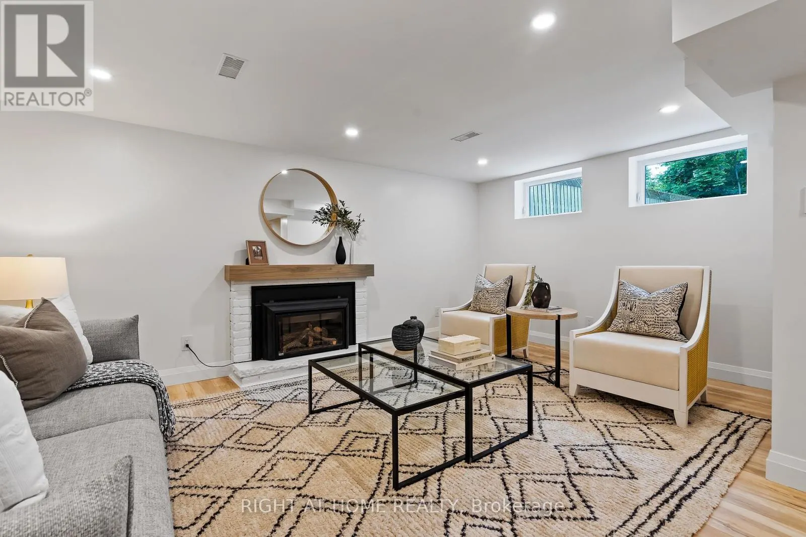 250 LINWOOD CRESCENT