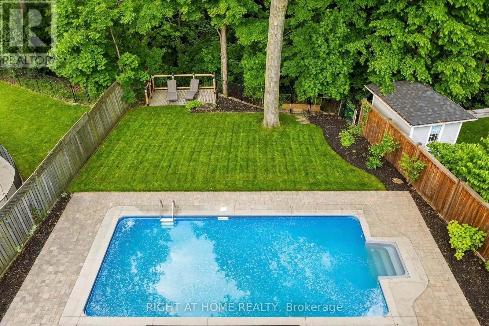250 LINWOOD CRESCENT
