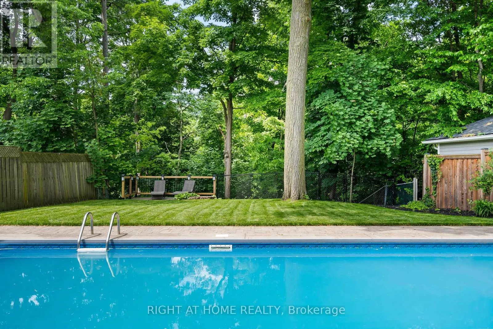 250 LINWOOD CRESCENT