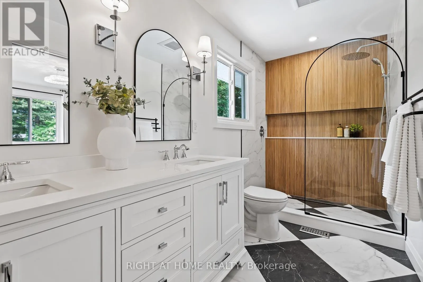 250 LINWOOD CRESCENT