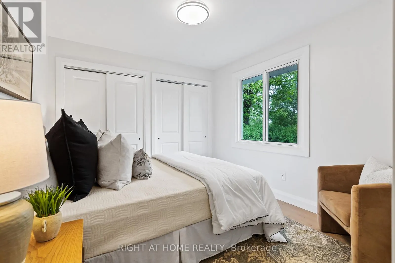 250 LINWOOD CRESCENT