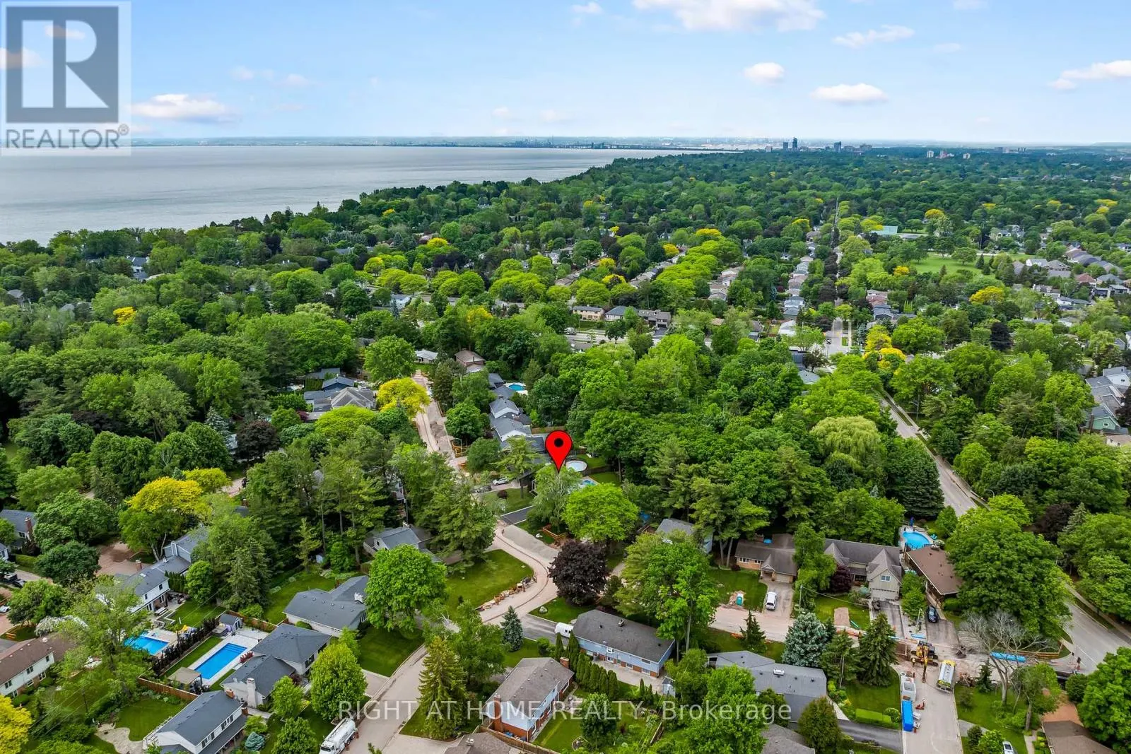 250 LINWOOD CRESCENT