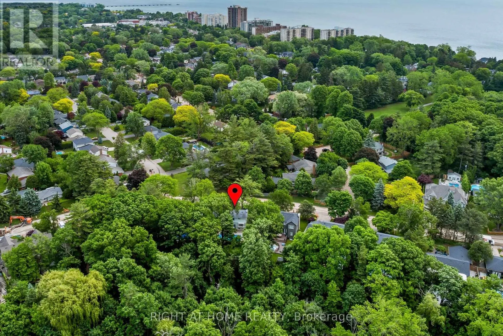 250 LINWOOD CRESCENT