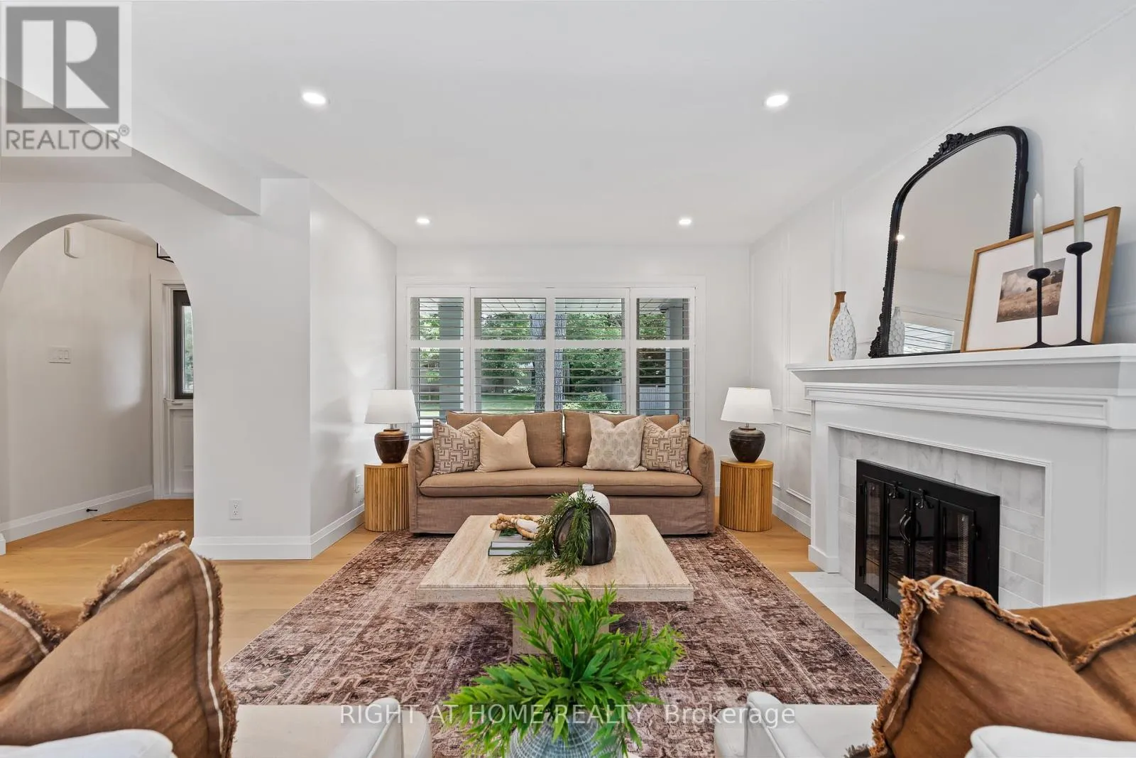 250 LINWOOD CRESCENT