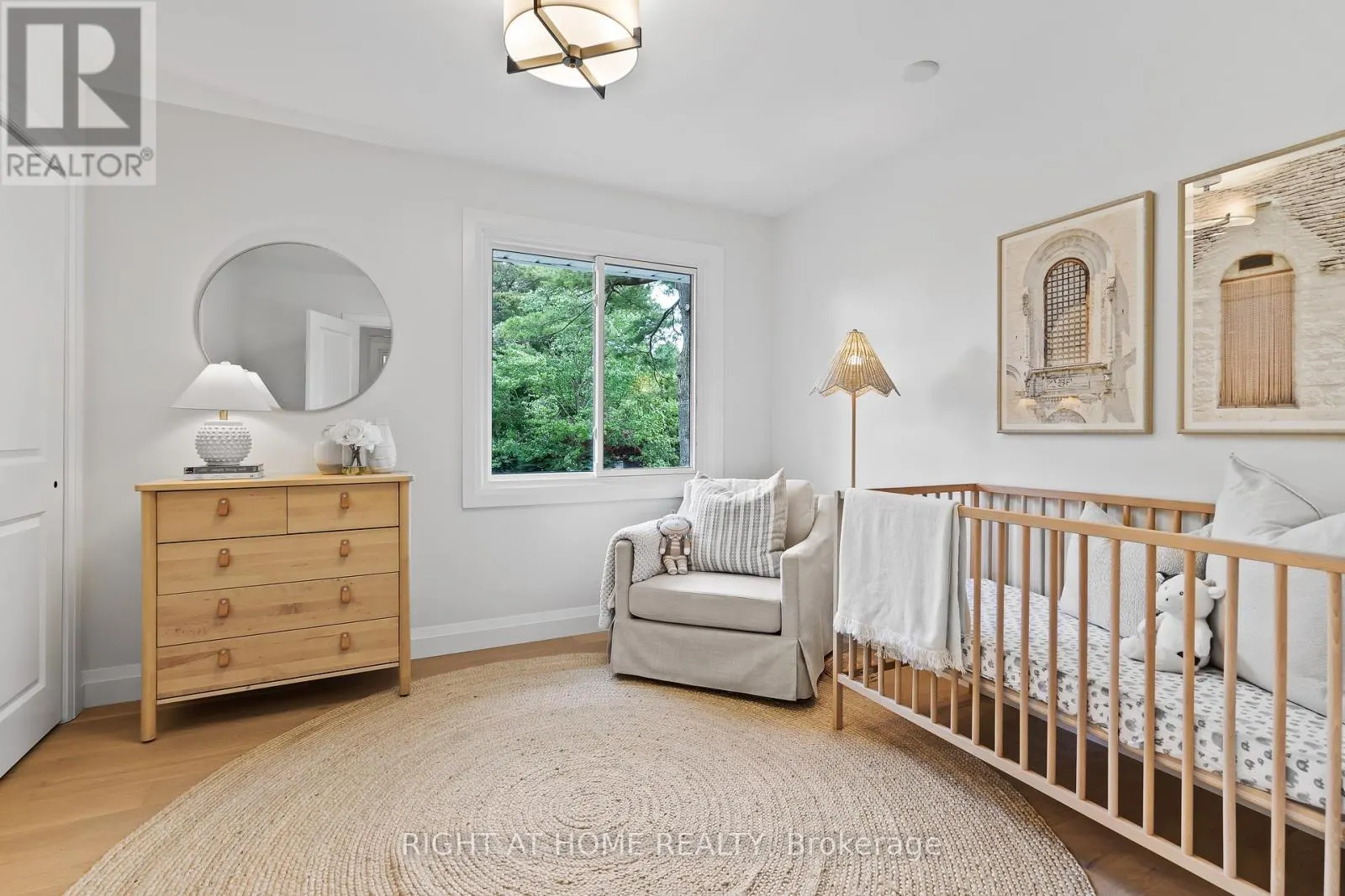 250 LINWOOD CRESCENT