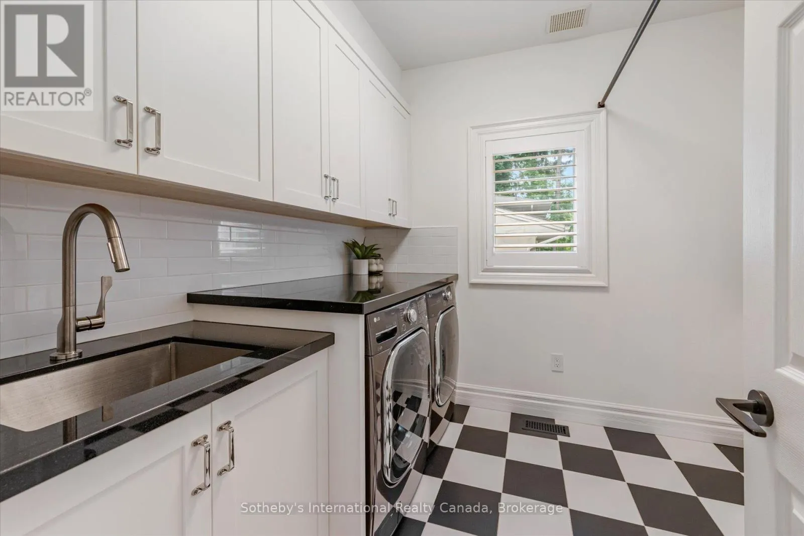 4169 LAKESHORE ROAD