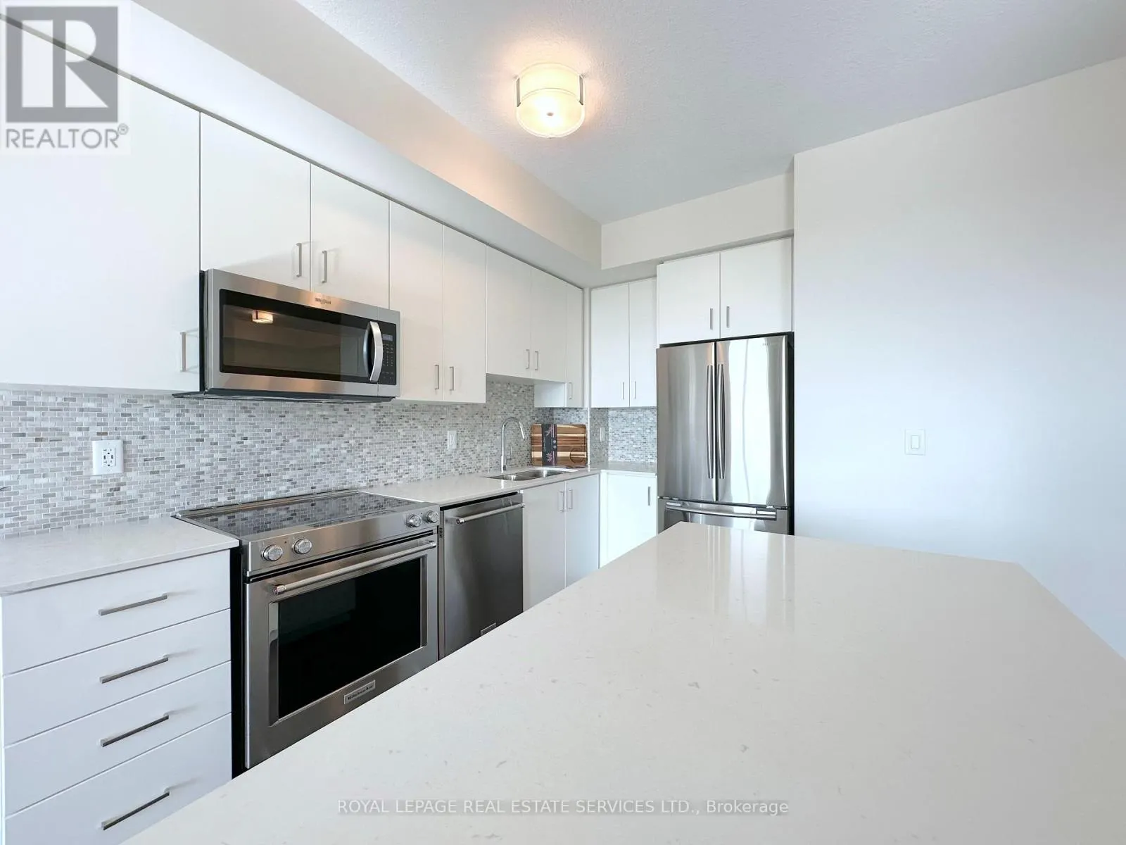 511 - 2333 TAUNTON ROAD