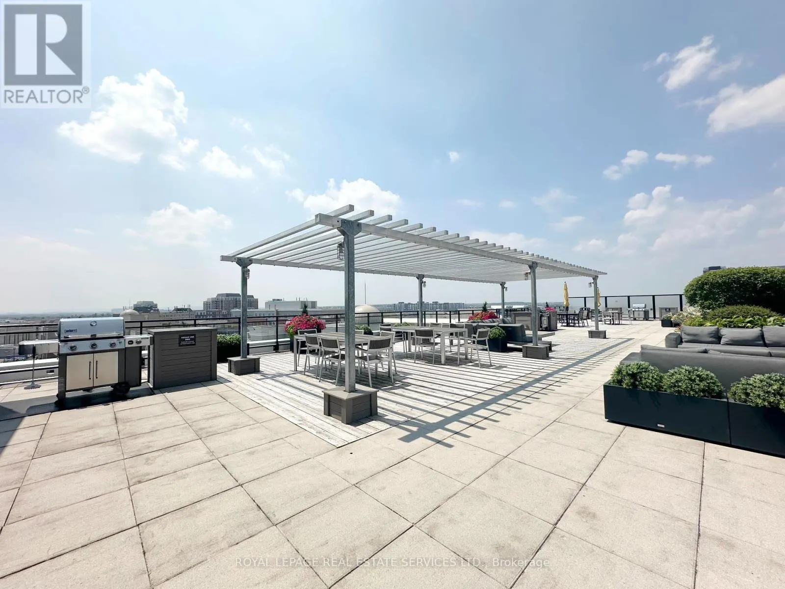 511 - 2333 TAUNTON ROAD