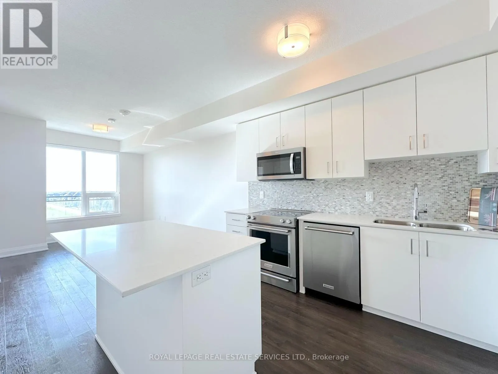 511 - 2333 TAUNTON ROAD