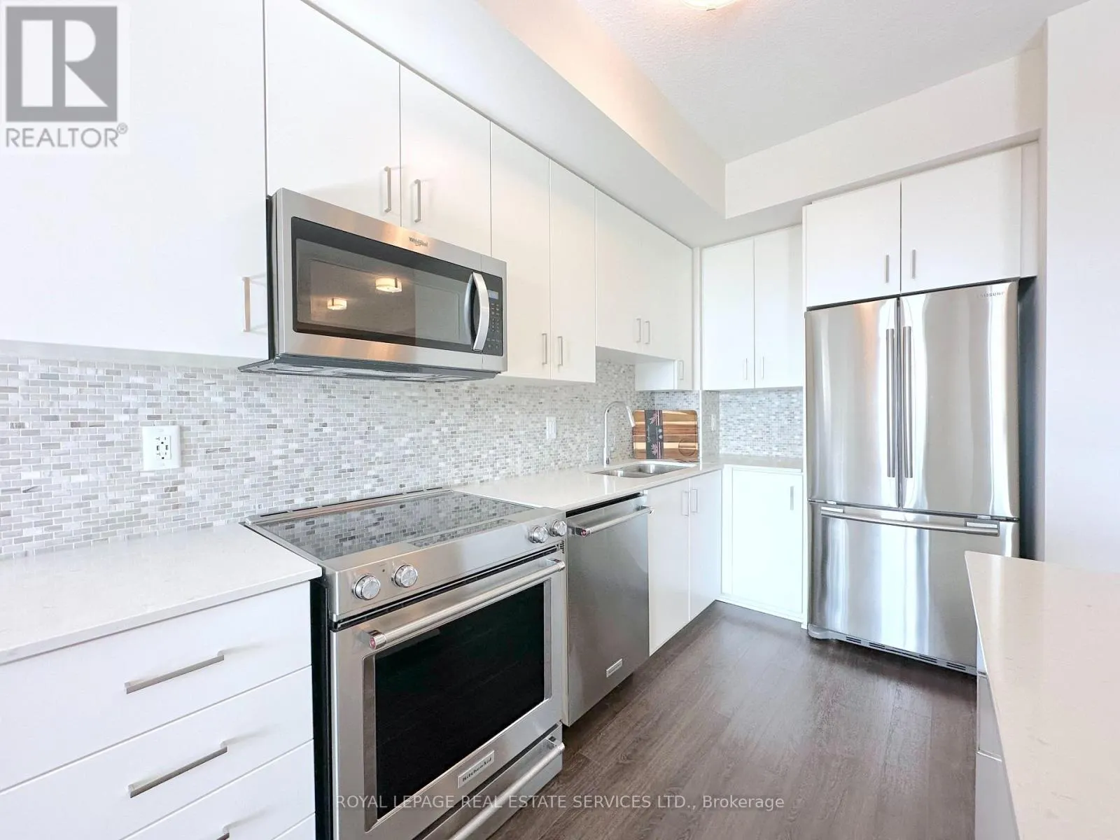 511 - 2333 TAUNTON ROAD