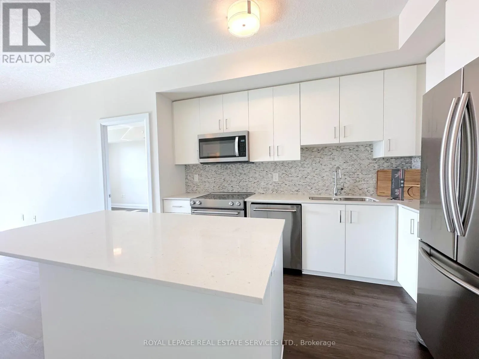408 - 2333 TAUNTON ROAD