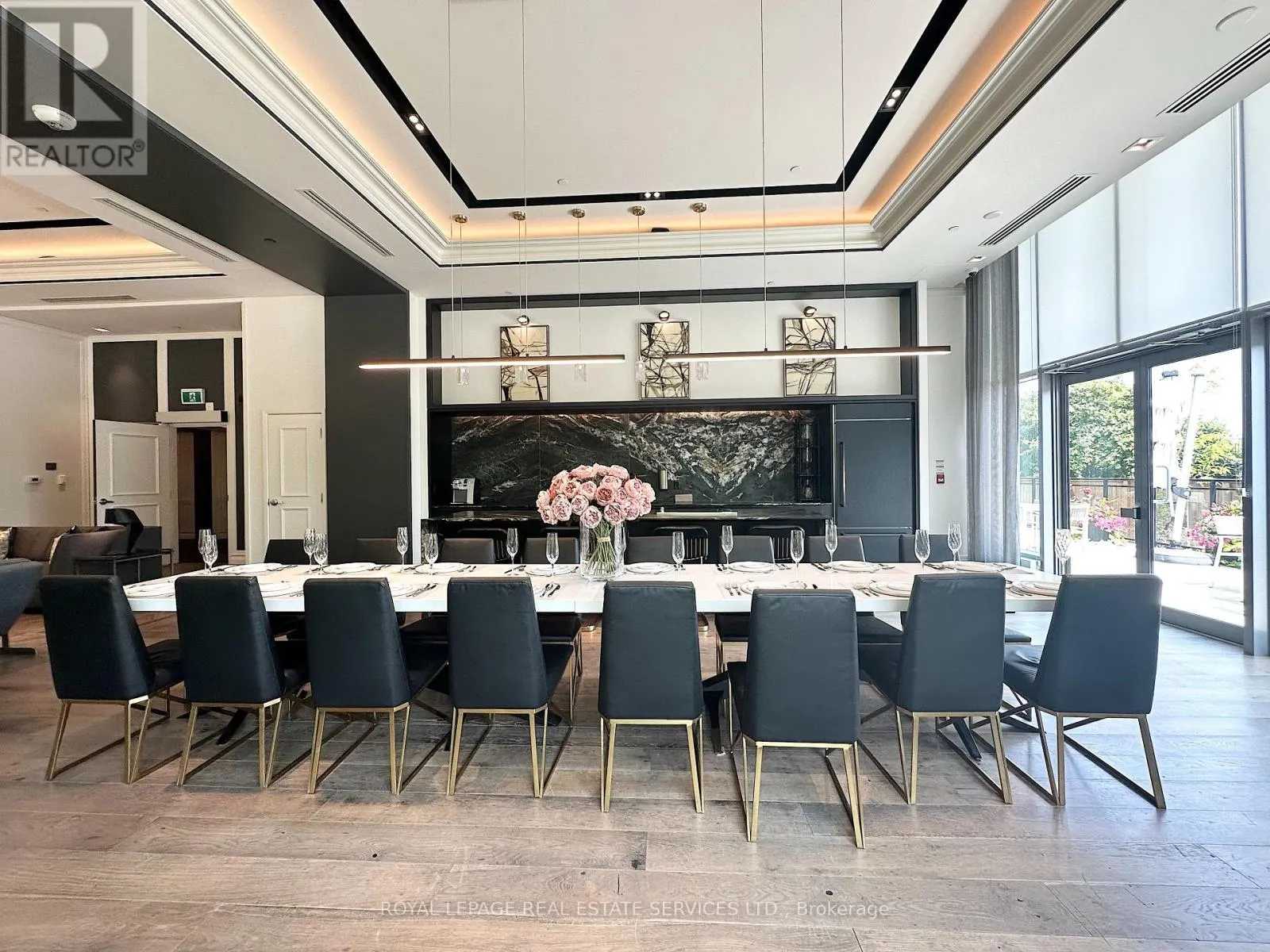 408 - 2333 TAUNTON ROAD