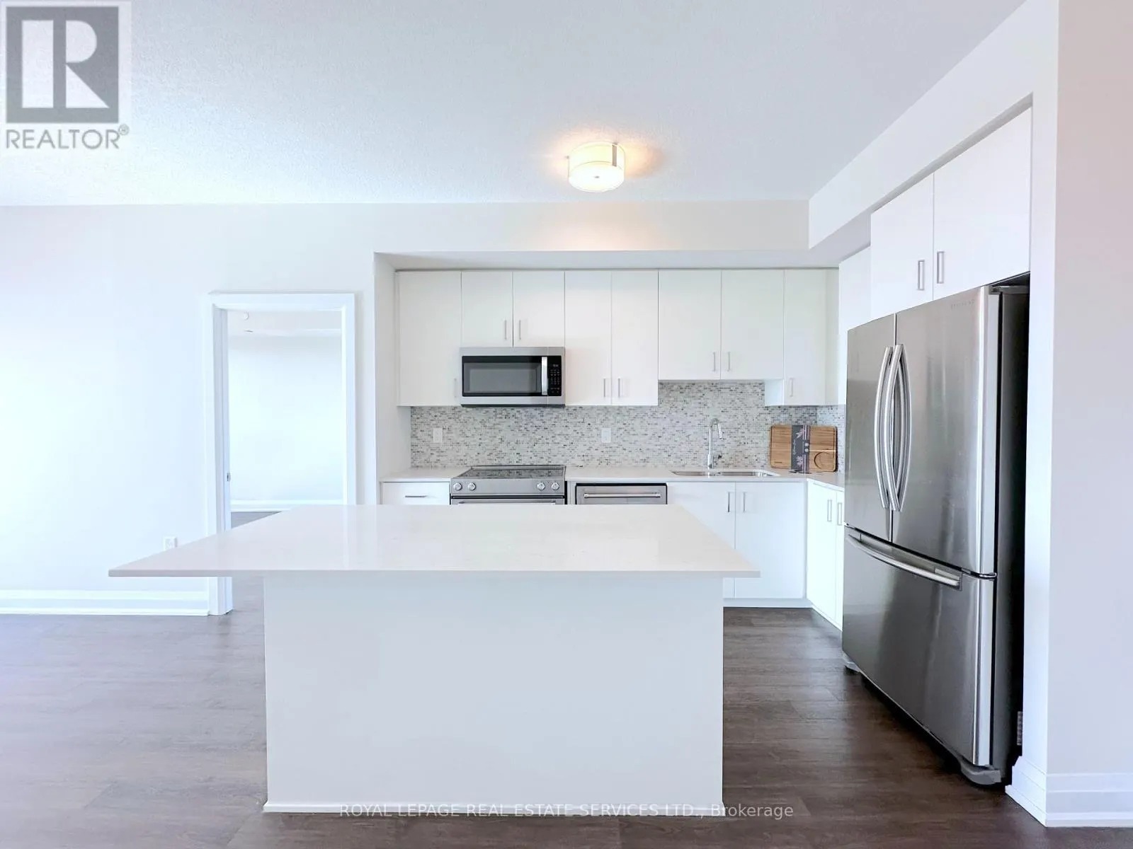 408 - 2333 TAUNTON ROAD