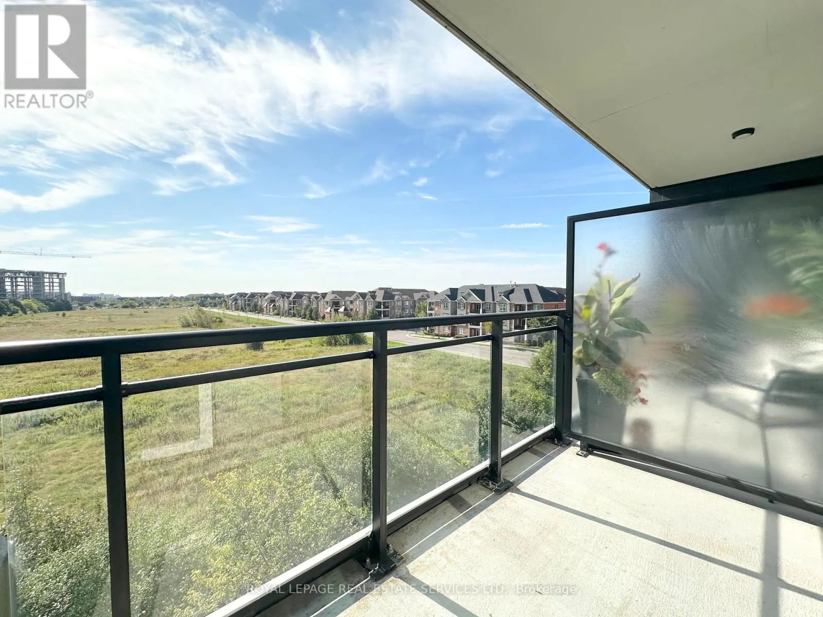 408 - 2333 TAUNTON ROAD
