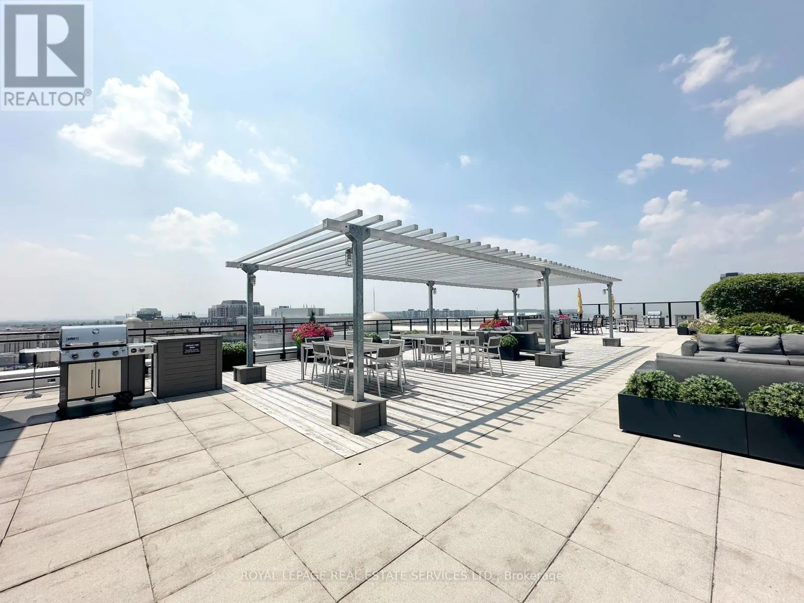 408 - 2333 TAUNTON ROAD