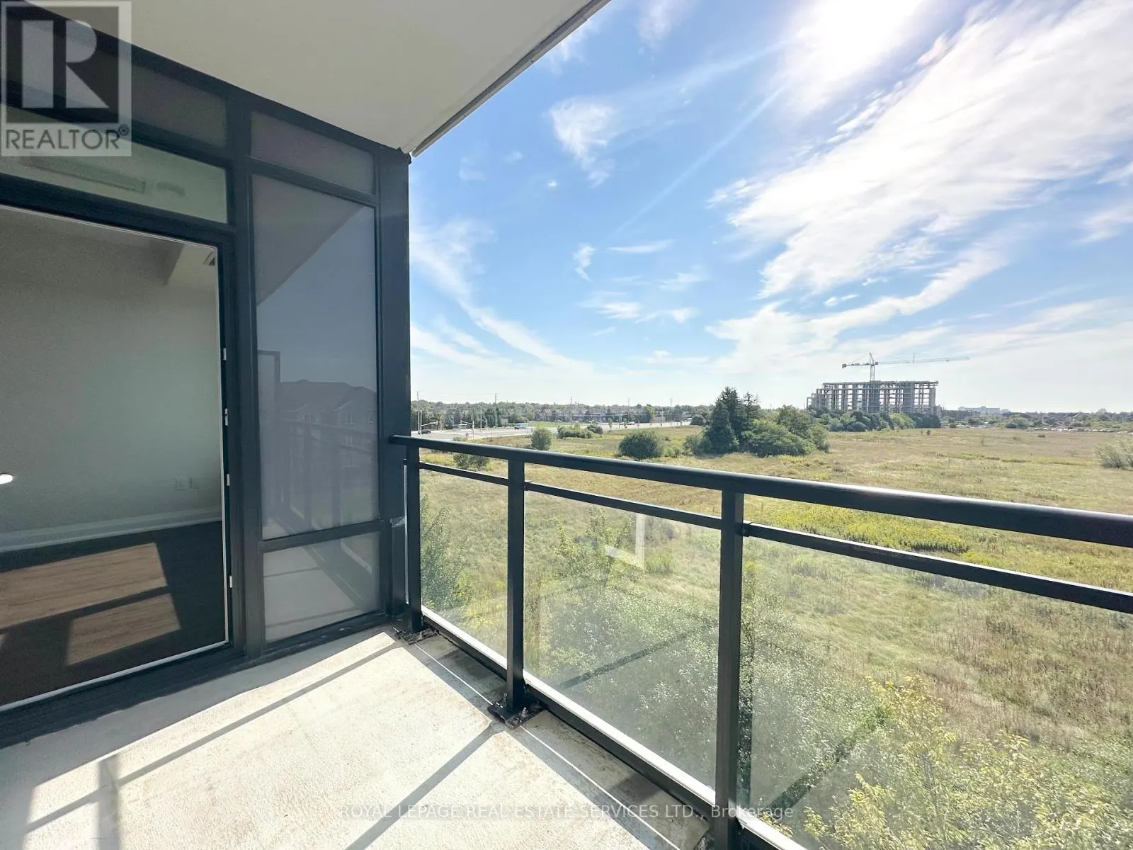 408 - 2333 TAUNTON ROAD