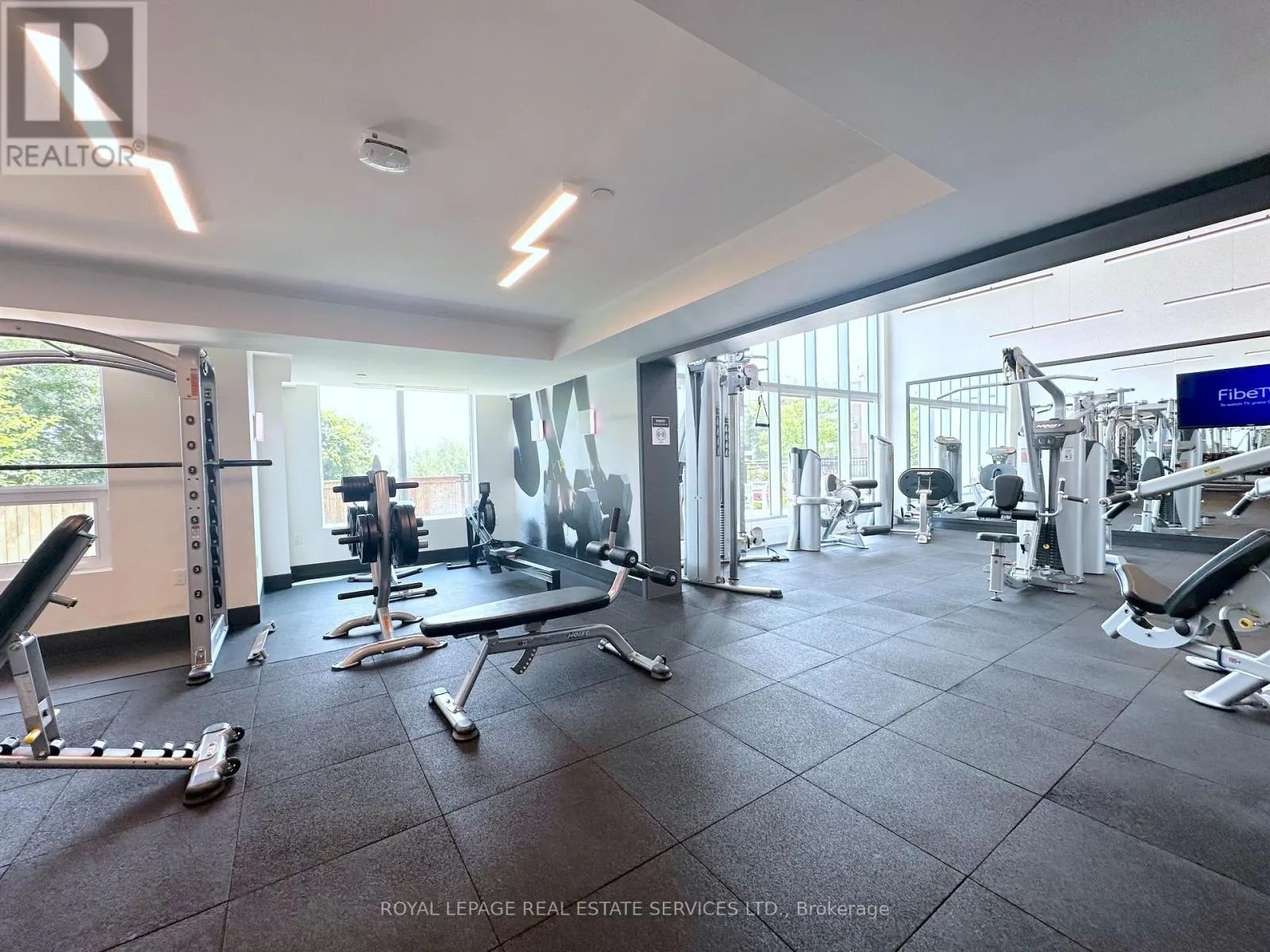 408 - 2333 TAUNTON ROAD