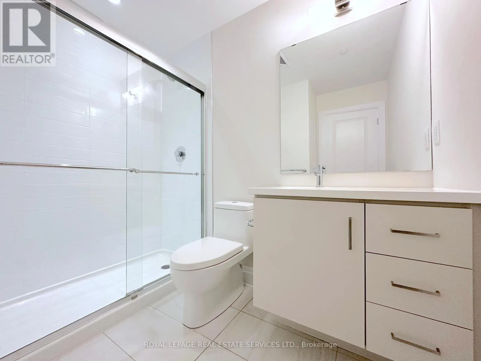 408 - 2333 TAUNTON ROAD