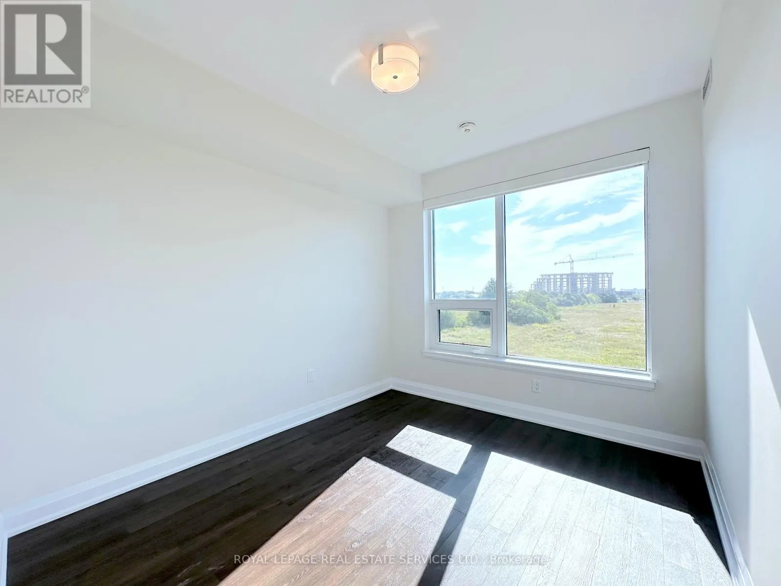 408 - 2333 TAUNTON ROAD