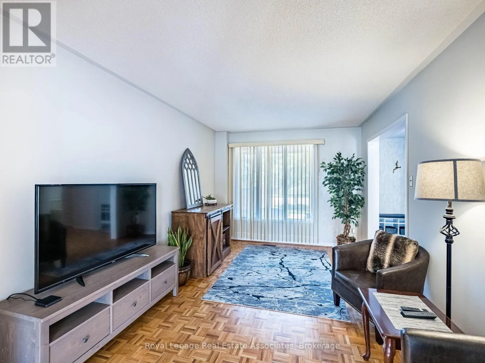 6033 DUFORD DRIVE