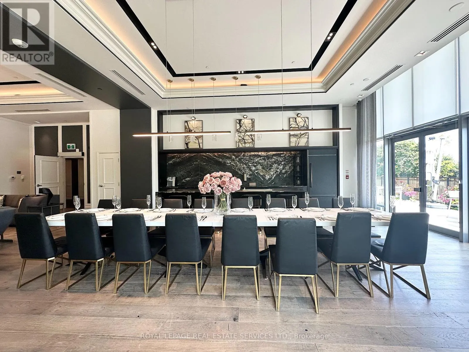 1005 - 2333 TAUNTON ROAD