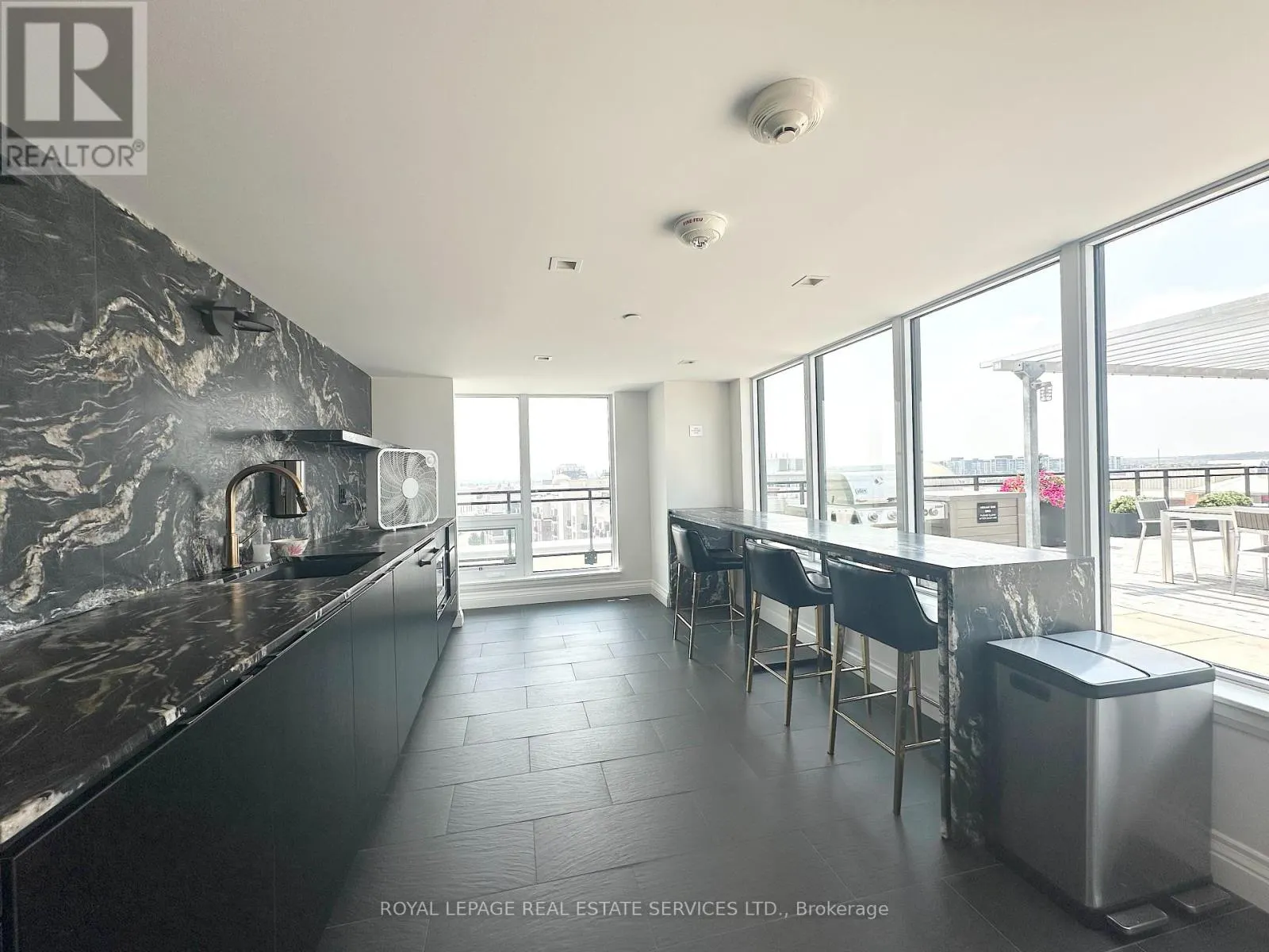 1005 - 2333 TAUNTON ROAD