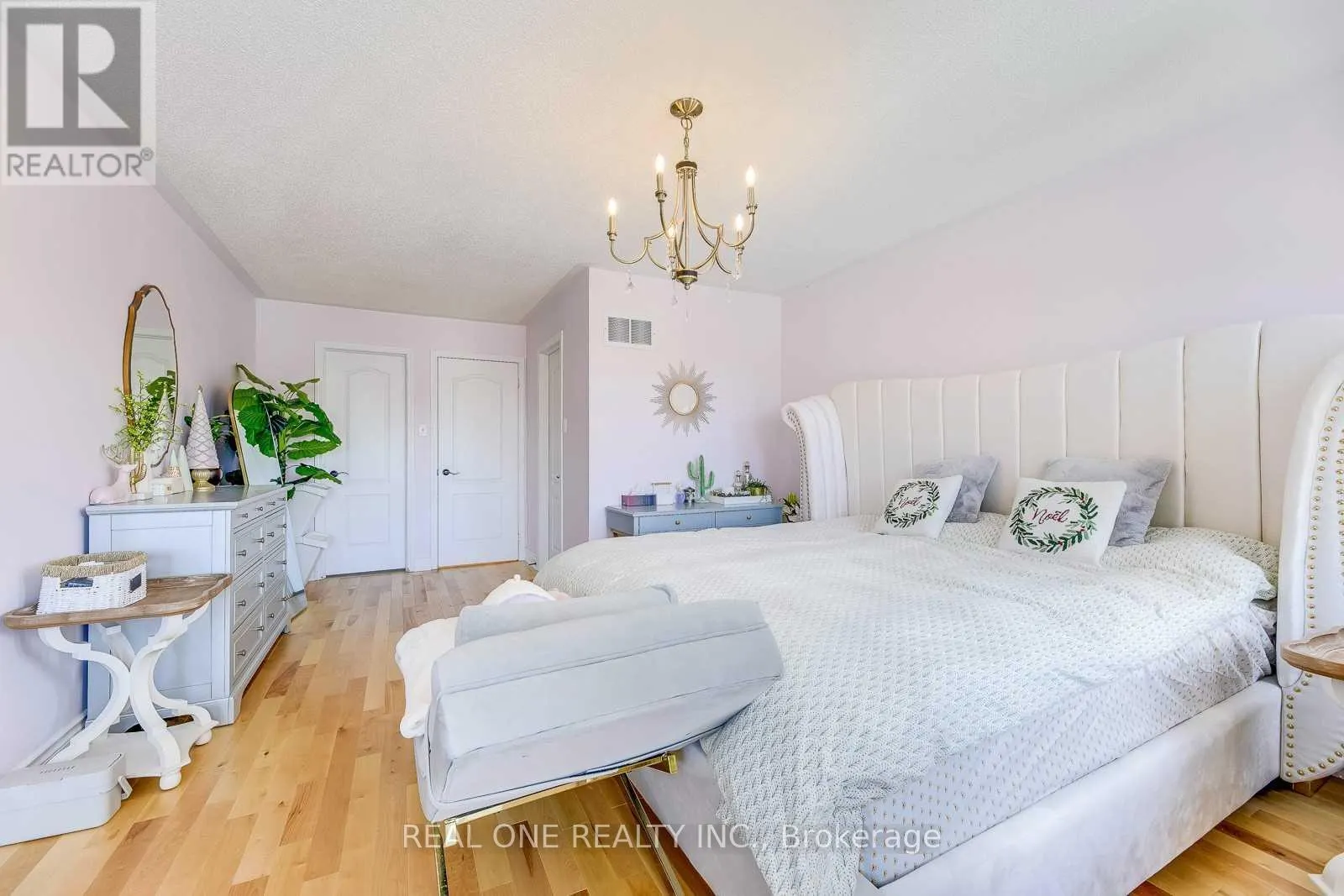 1342 WEIR CHASE