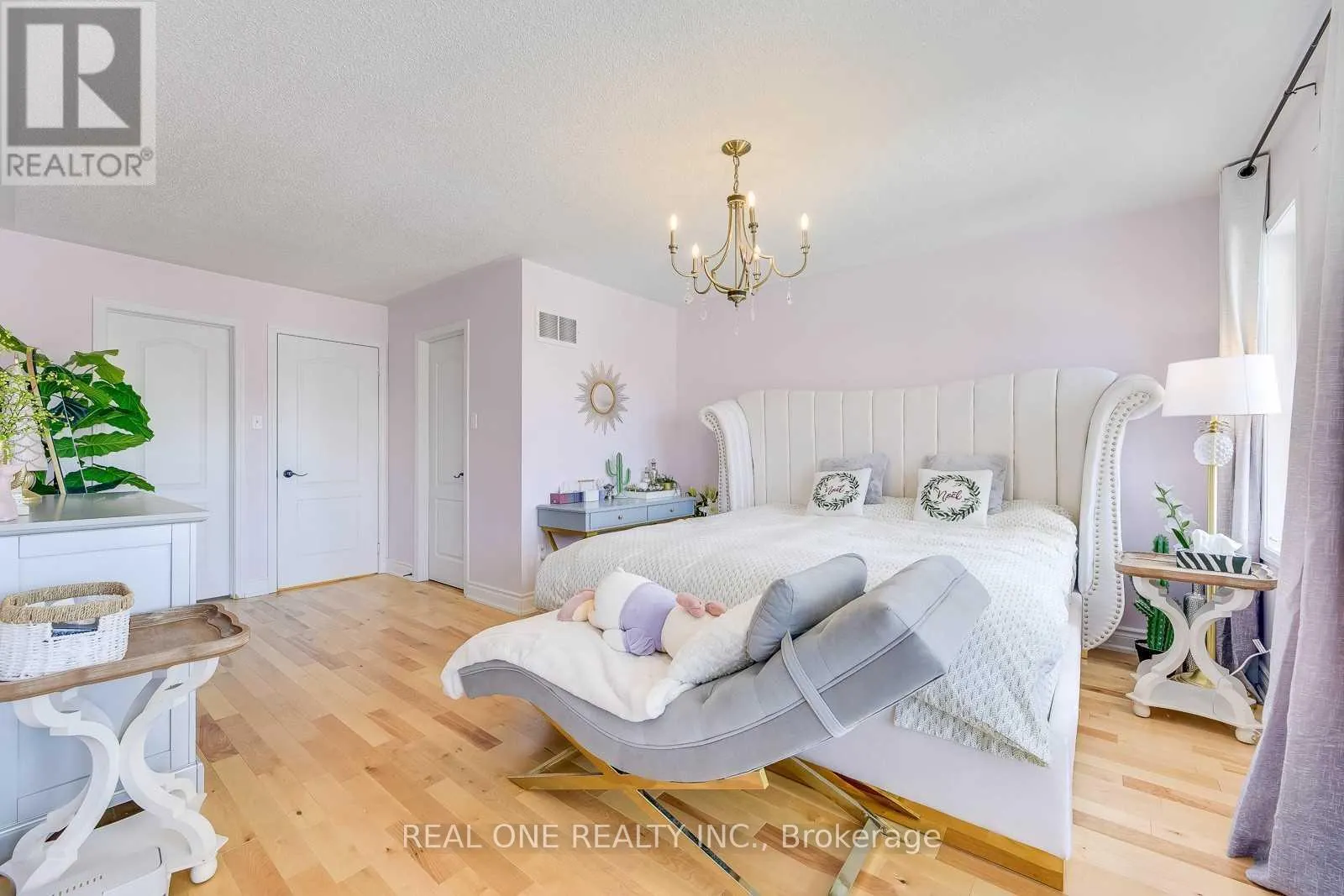 1342 WEIR CHASE