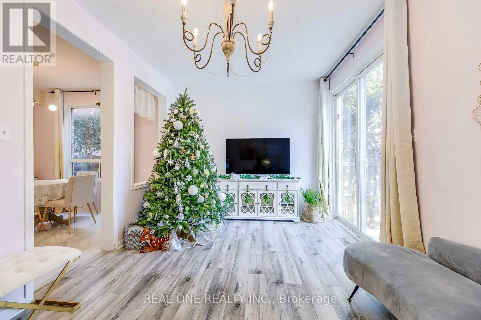 1342 WEIR CHASE