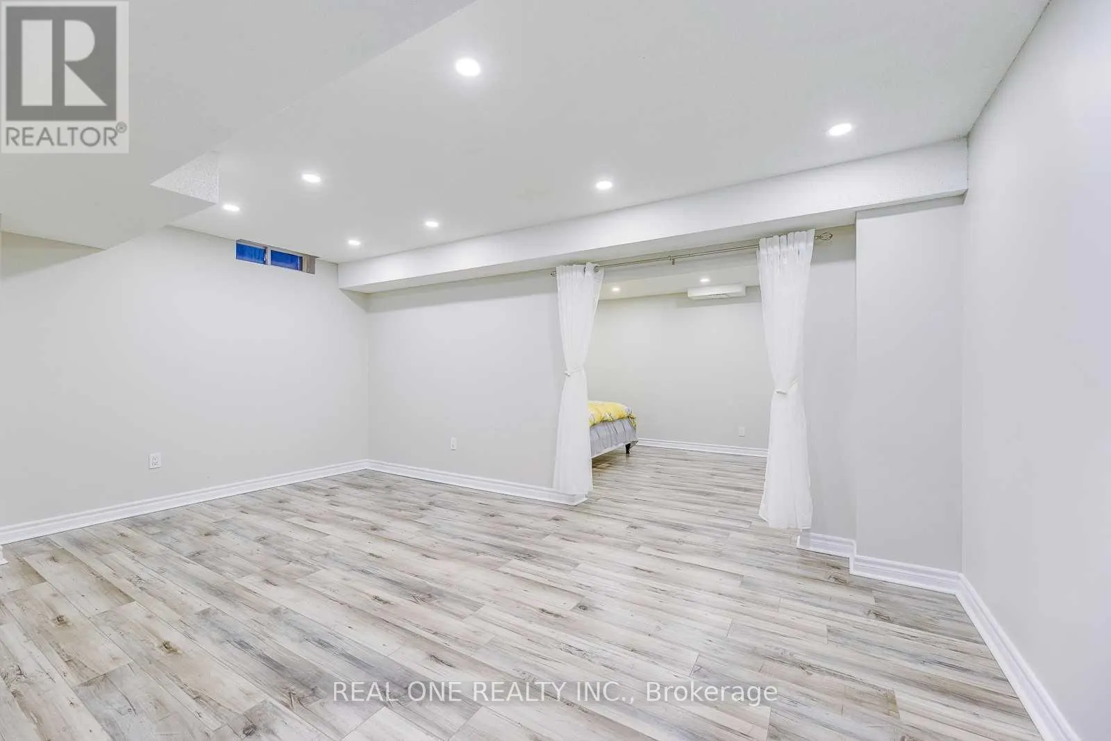 1342 WEIR CHASE