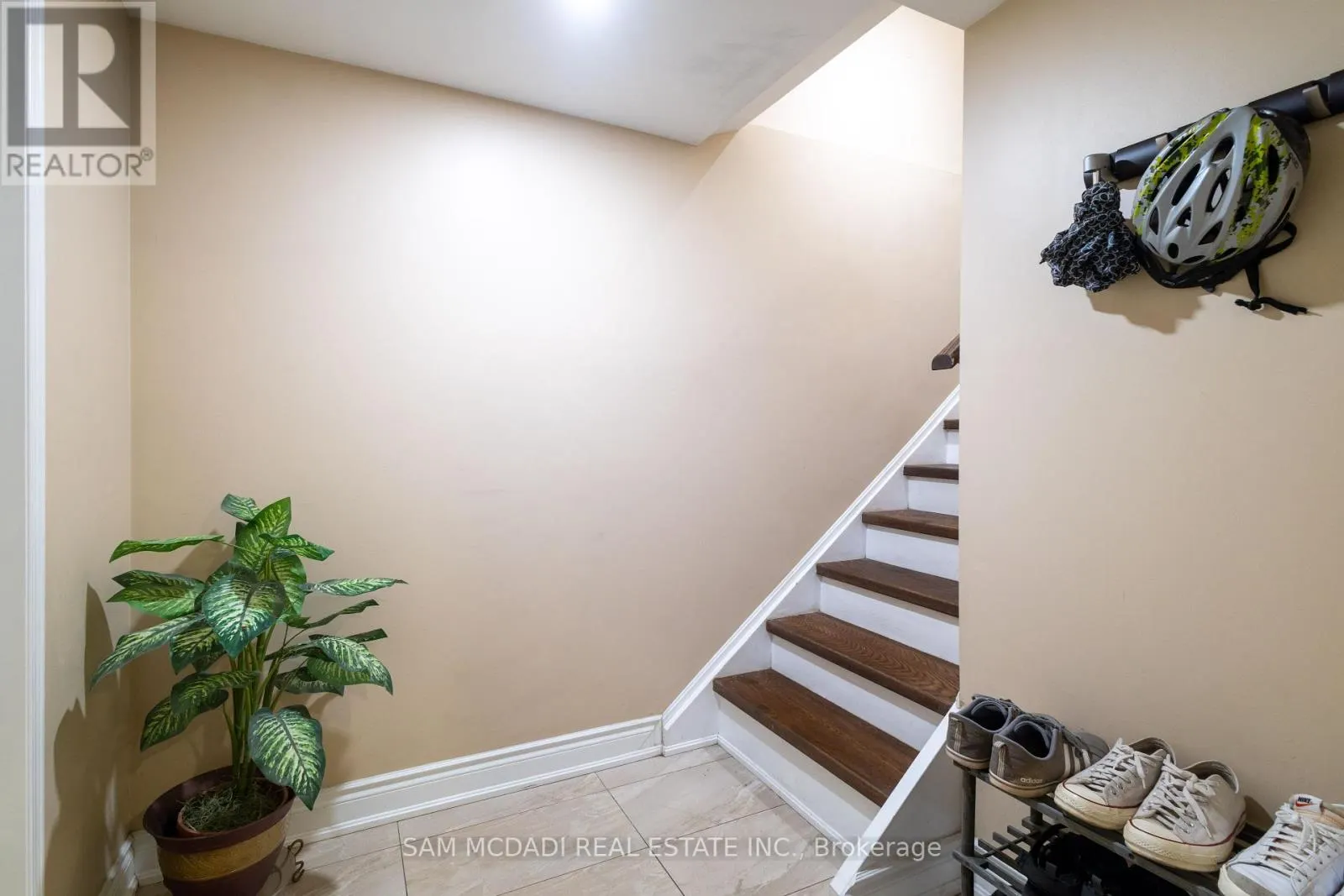 3183 VALCOURT CRESCENT