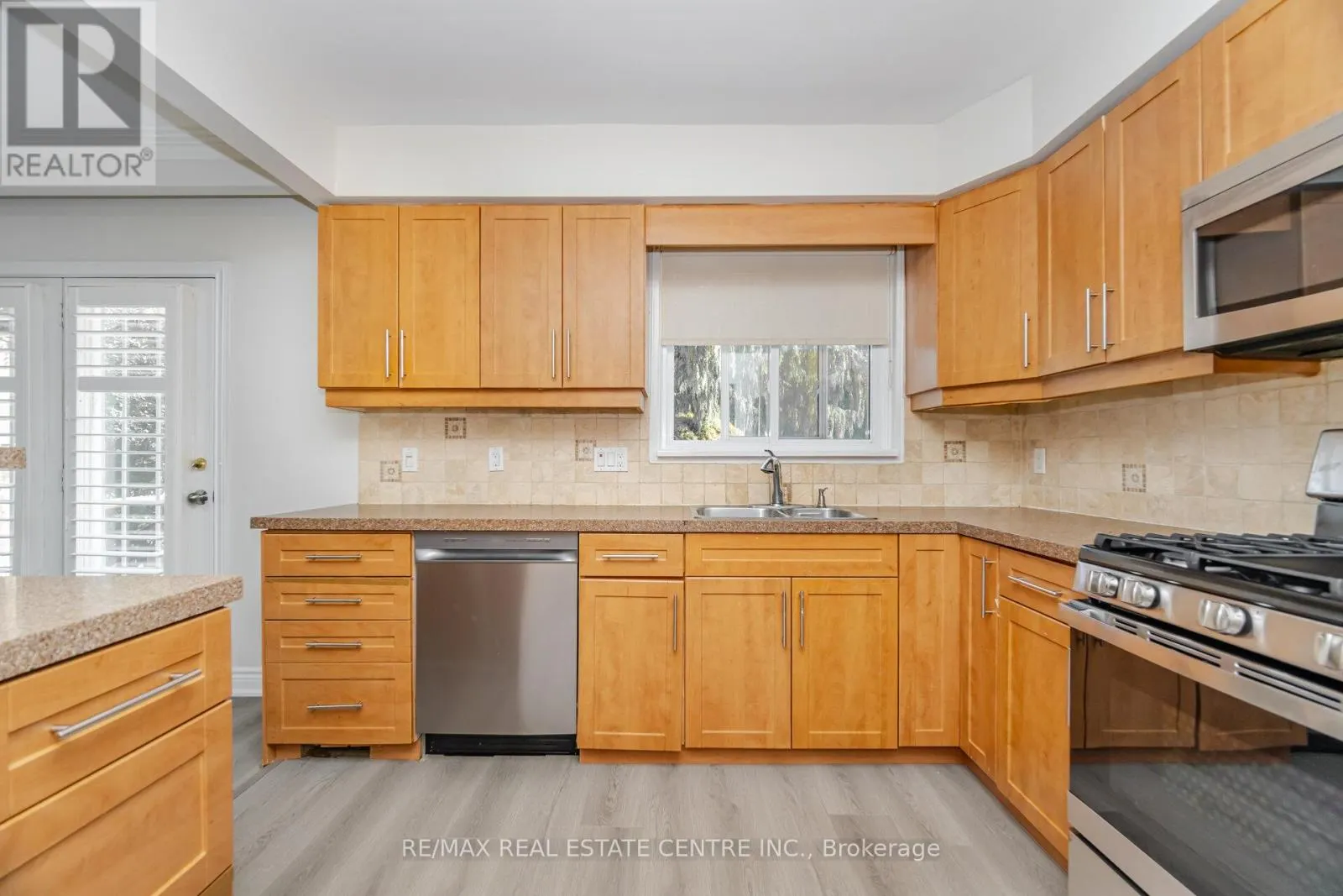 525 SWANN DRIVE