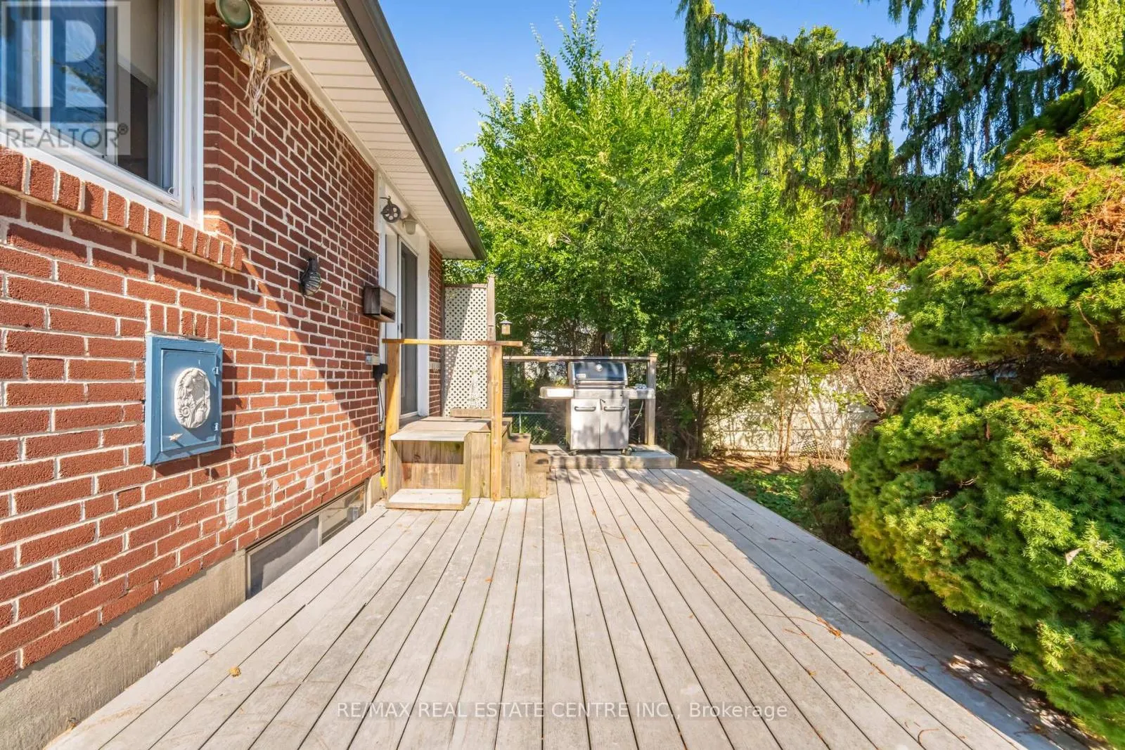 525 SWANN DRIVE