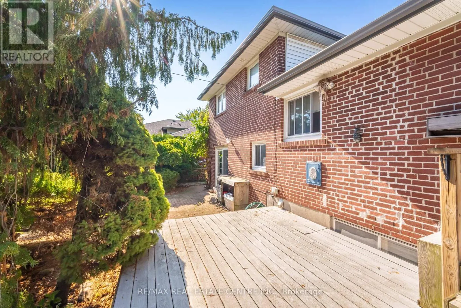 525 SWANN DRIVE