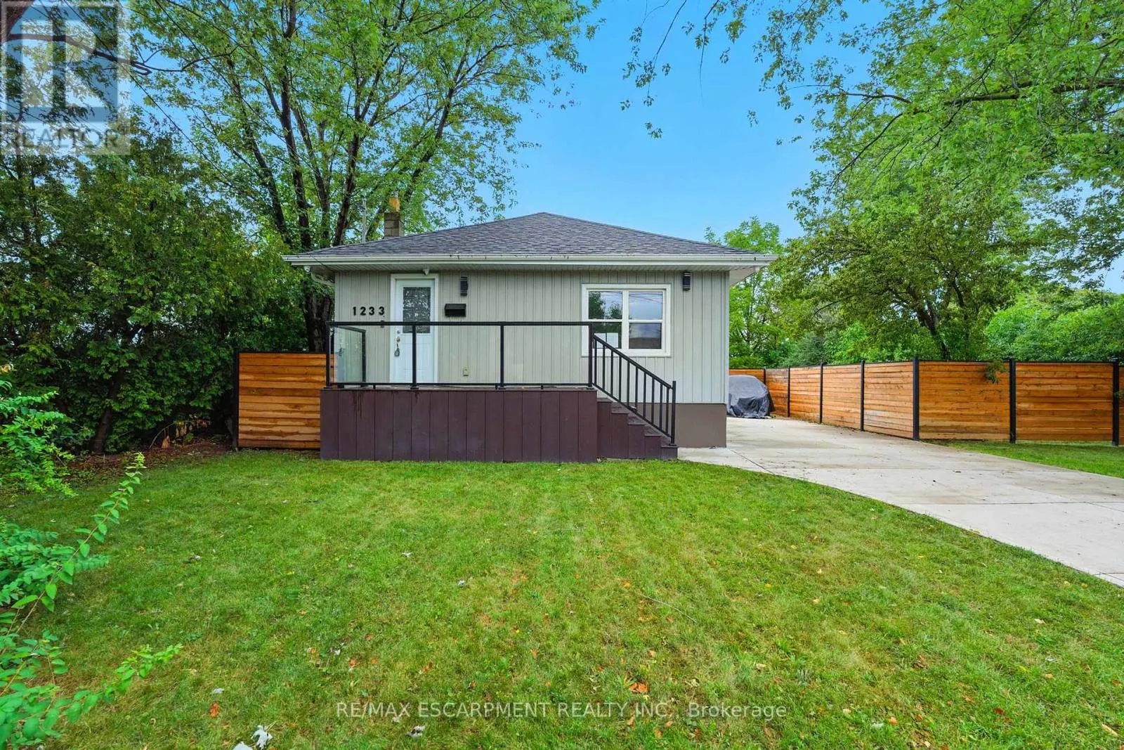 1233 CORIC AVENUE