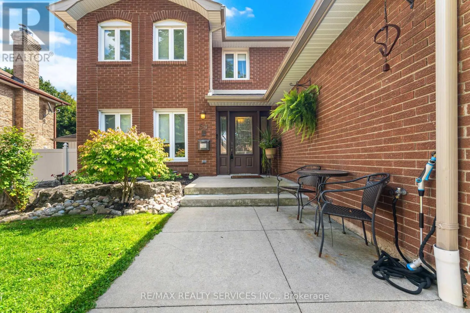 54 MAIDSTONE CRESCENT