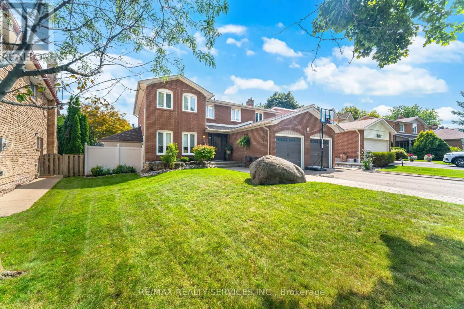 54 MAIDSTONE CRESCENT