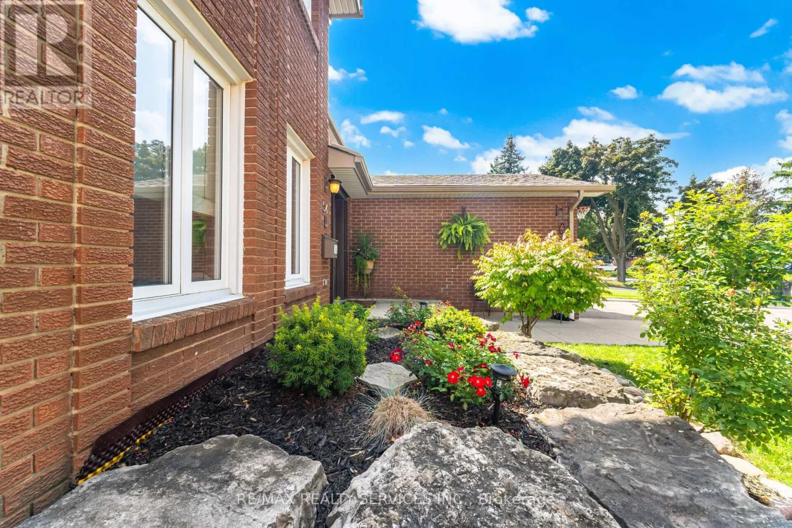 54 MAIDSTONE CRESCENT