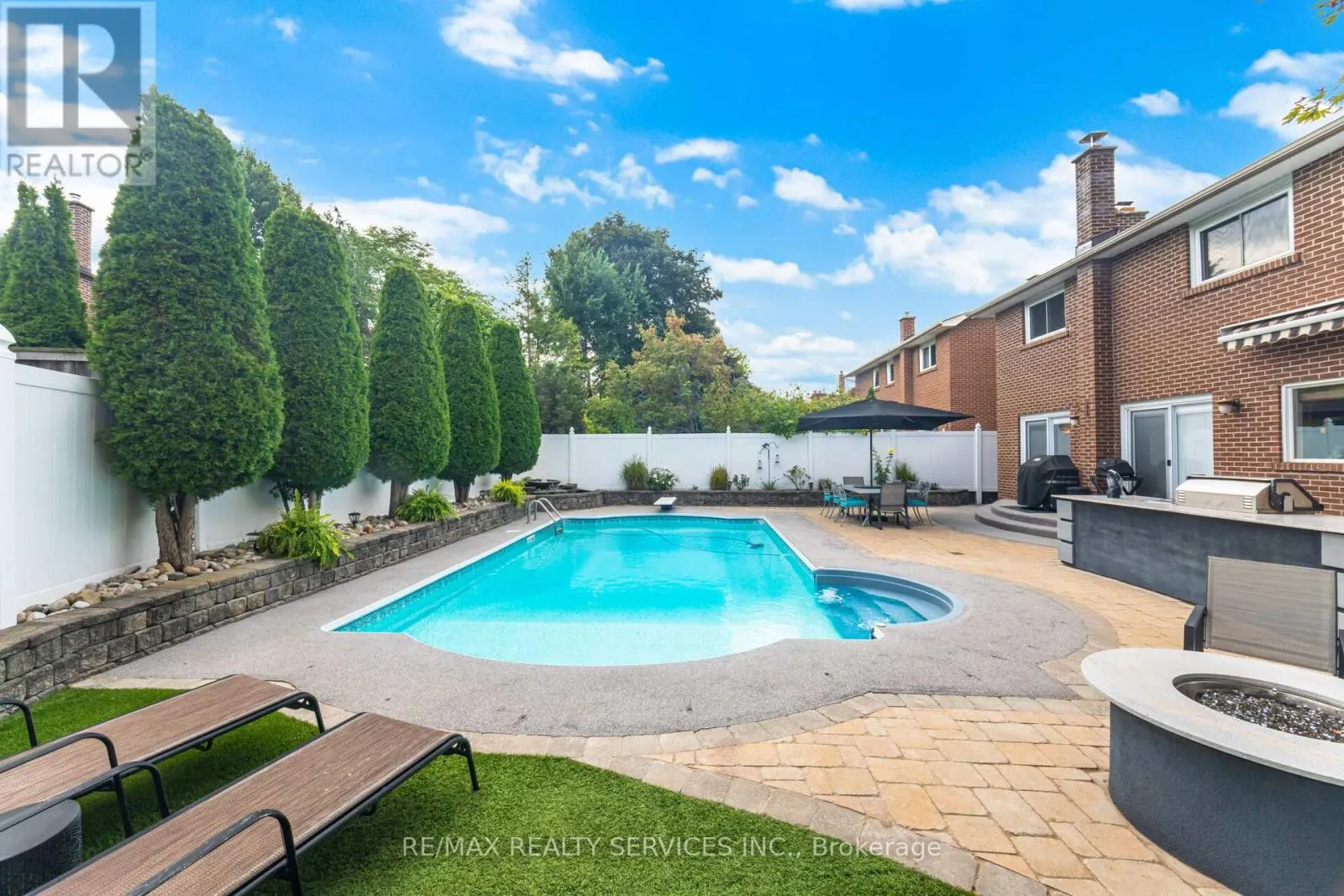 54 MAIDSTONE CRESCENT