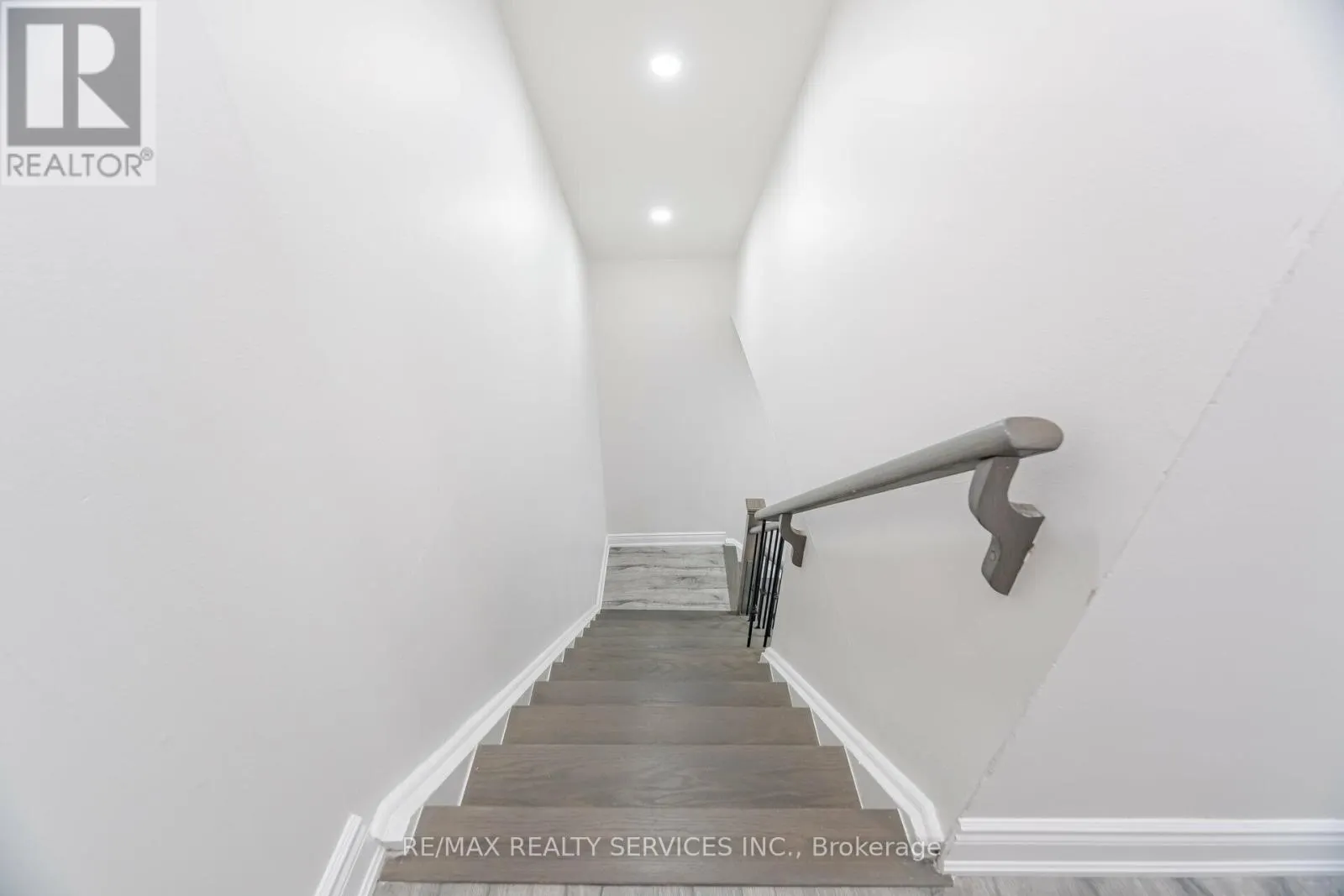 41 TOWN HOUSE CRESCENT