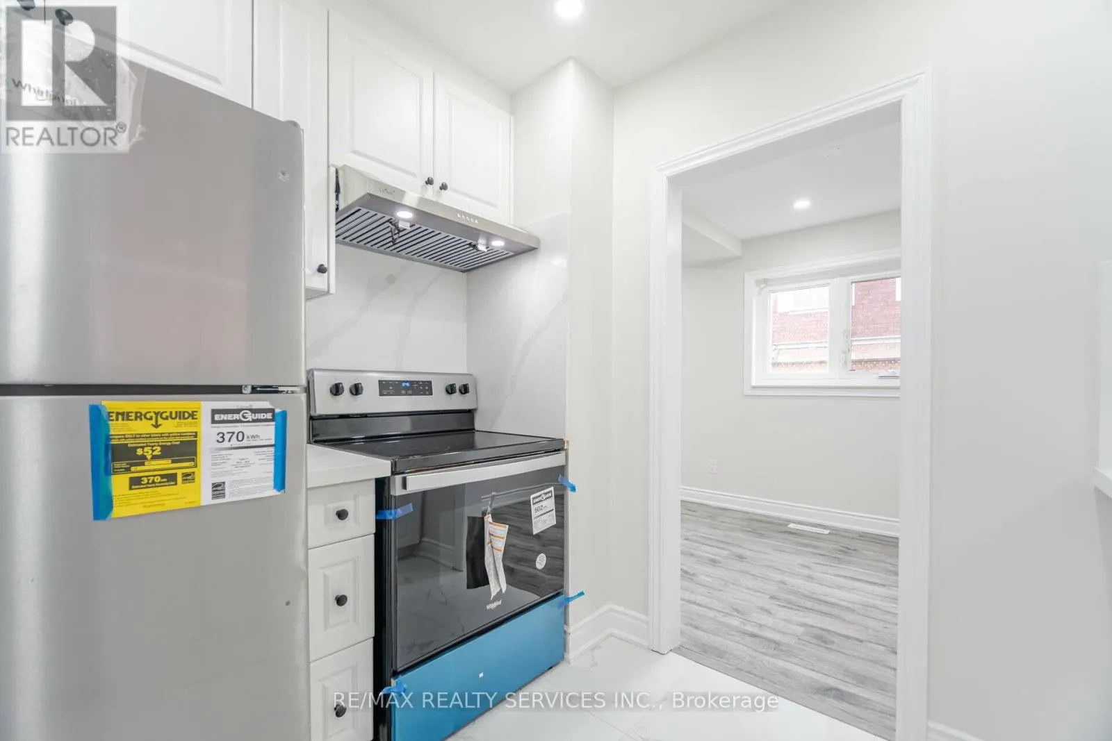 41 TOWN HOUSE CRESCENT