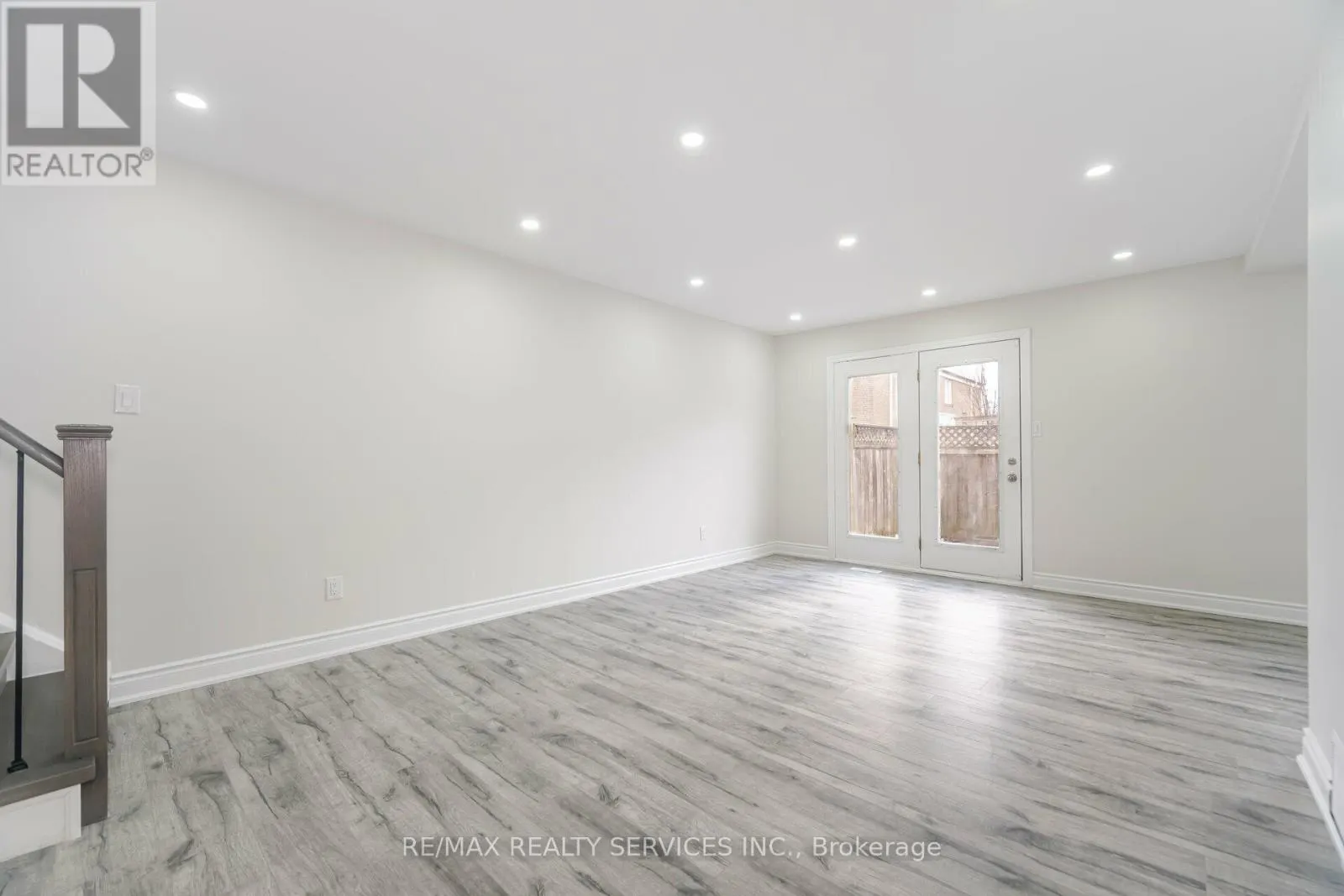 41 TOWN HOUSE CRESCENT