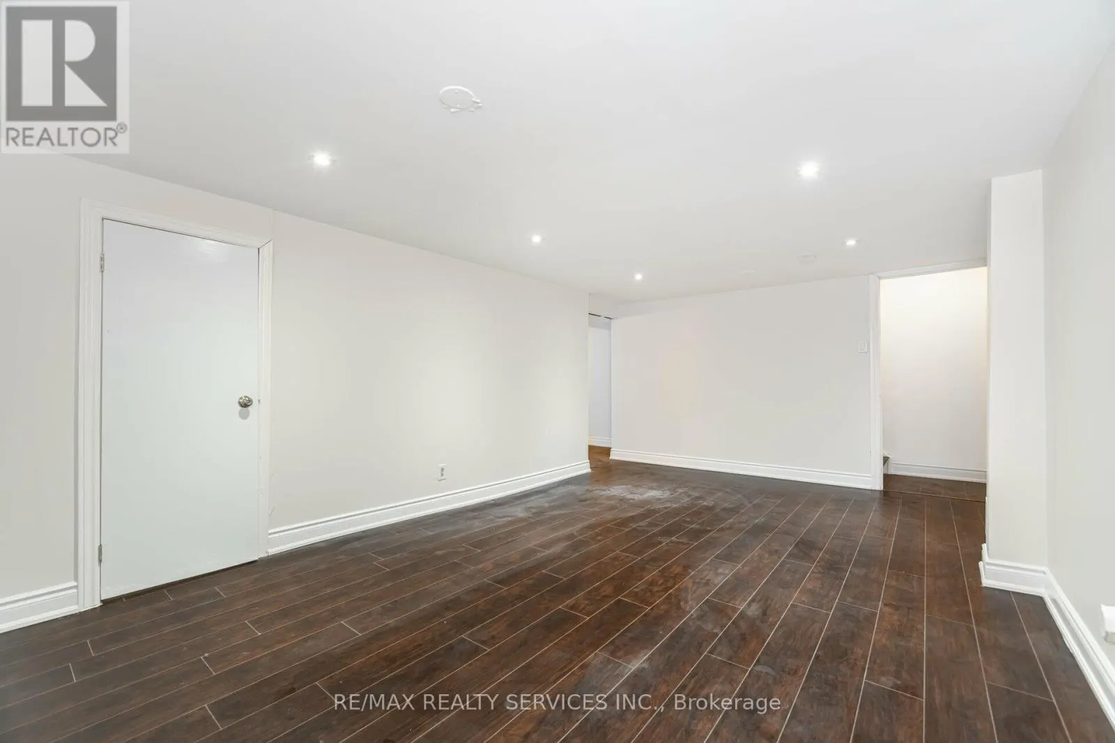41 TOWN HOUSE CRESCENT