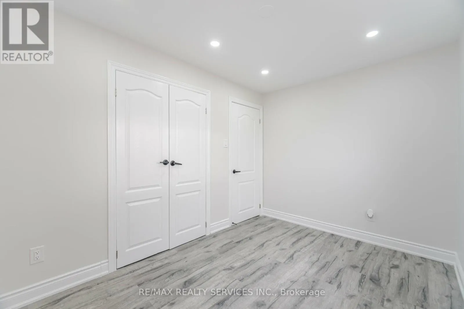 41 TOWN HOUSE CRESCENT