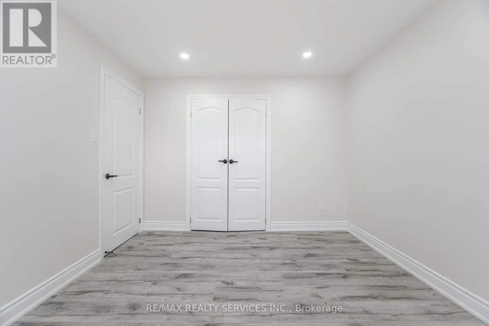 41 TOWN HOUSE CRESCENT